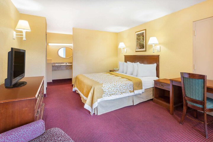 Room 27 of 38