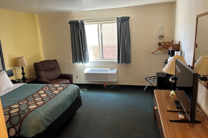 Room 14 of 38