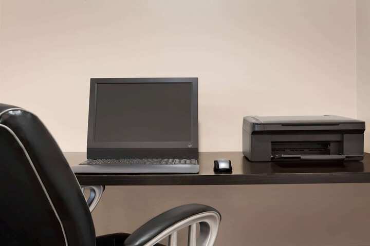 Business Center 83 of 84