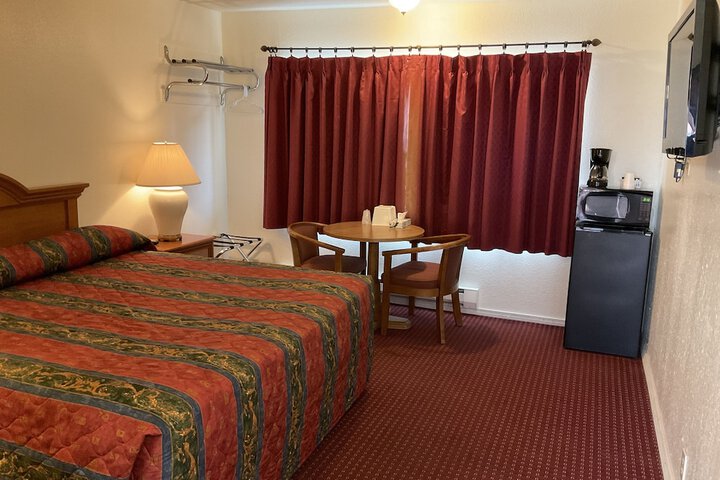 Front Street Inn