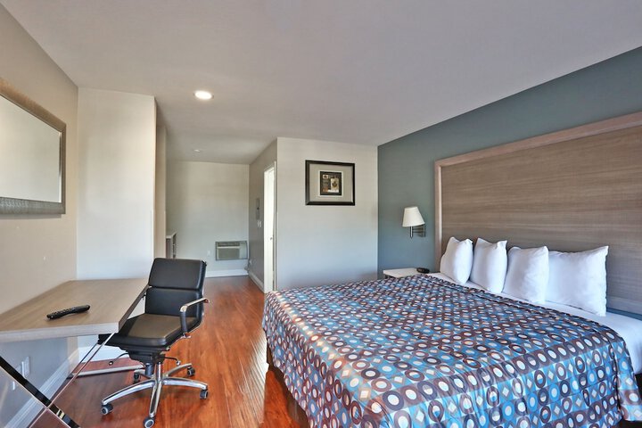 Room 54 of 81