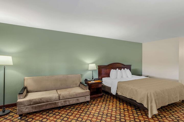 Room 18 of 32