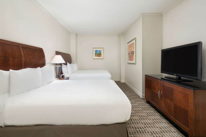 Room 33 of 62