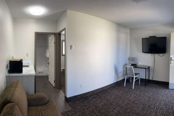 Room 8 of 18