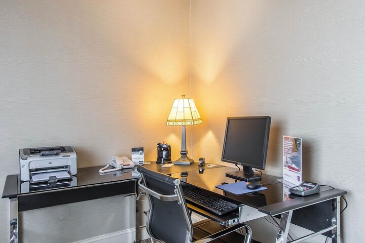 Business Center 58 of 61