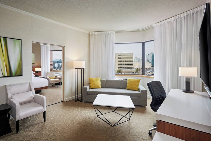 Room 34 of 62