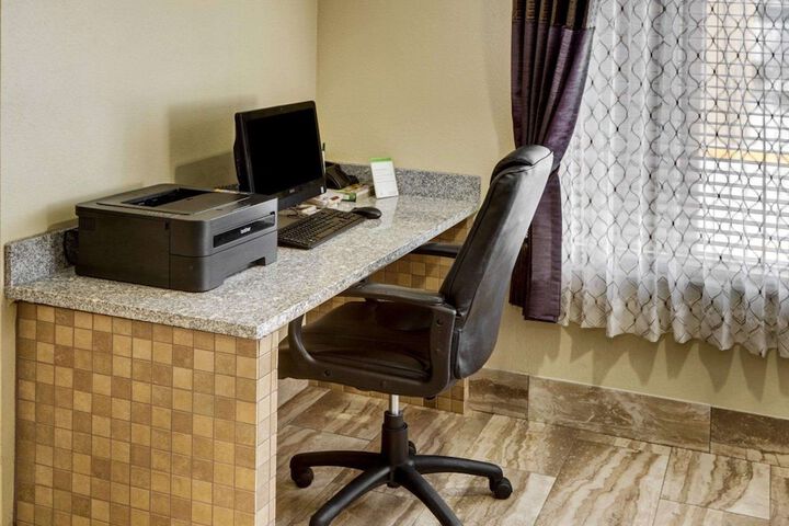 Business Center 67 of 68
