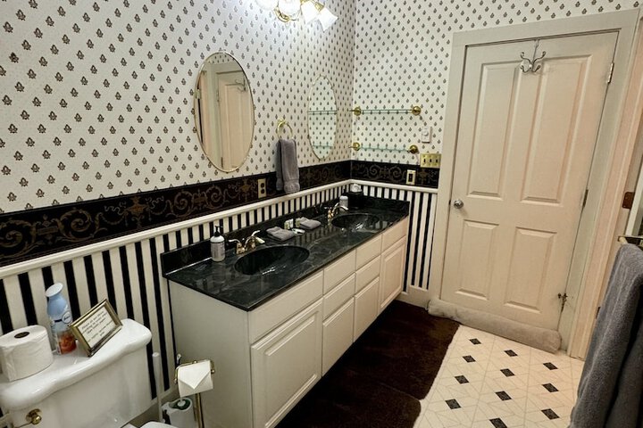 Room 21 of 24