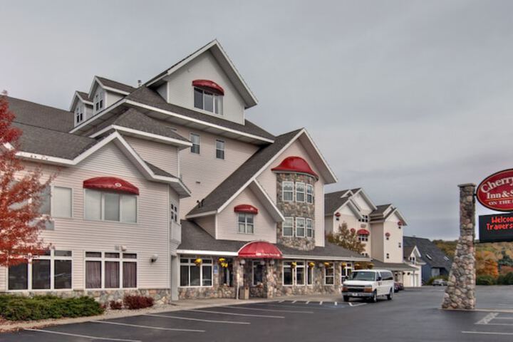 Cherry Tree Inn & Suites