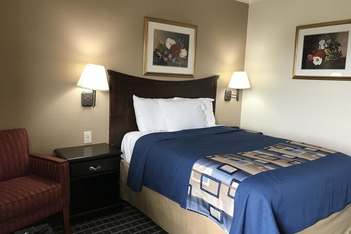Room 8 of 17