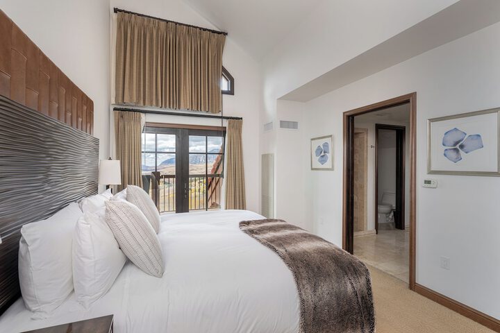 Madeline Hotel & Residences Auberge Collection