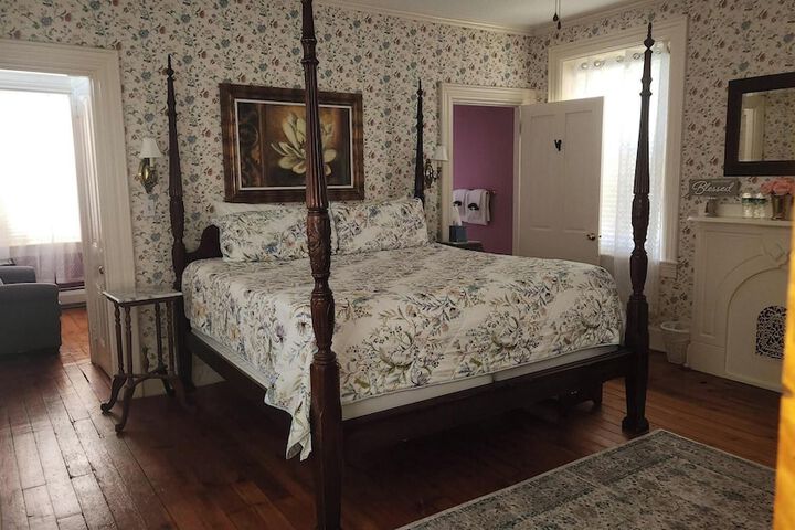 Room 28 of 34
