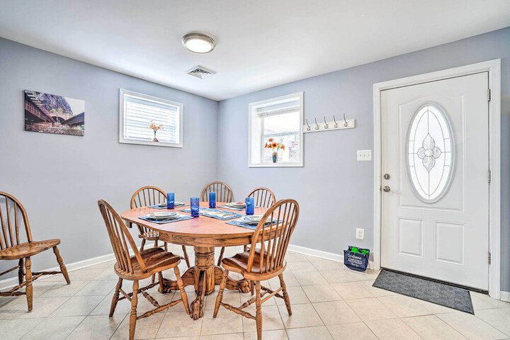 Charming Home With Yard Near Shenandoah River!