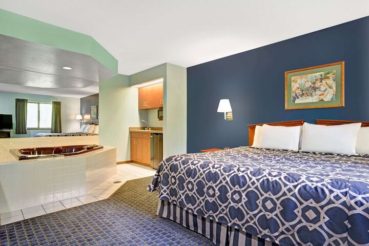 Room 10 of 14