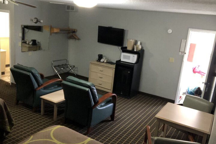 Room 17 of 33