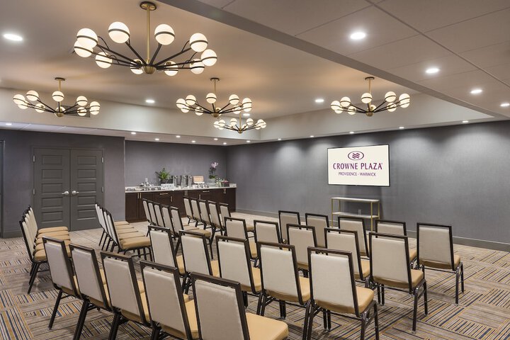 Crowne Plaza Providence-Warwick Airport by IHG
