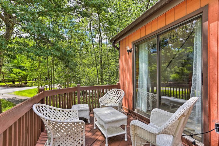 Bushkill House w / Deck & Community Amenities!