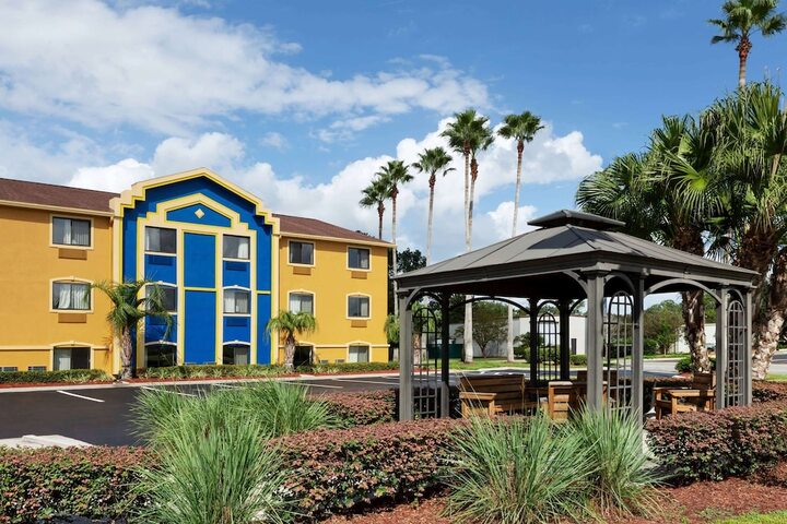 Hotel Exterior 42 of 42