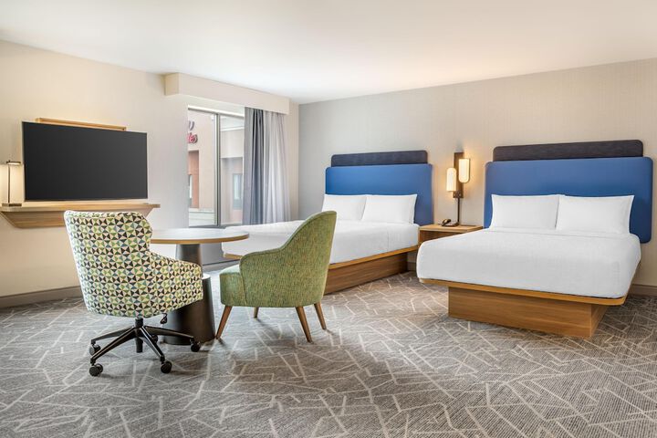 Hampton Inn & Suites Cincinnati / Uptown-University Area