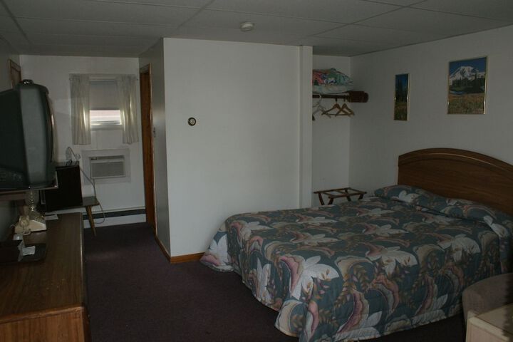 Room 13 of 83