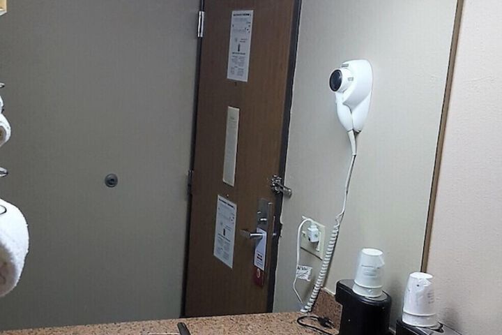 Room 12 of 27