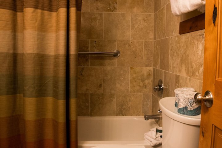 Room 105 of 191
