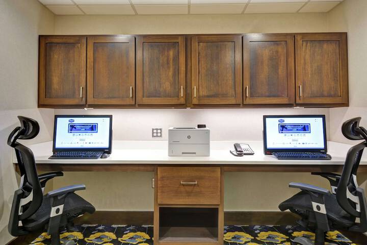Business Center 61 of 62