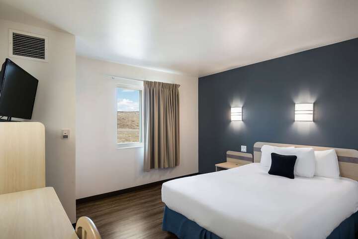 Room 25 of 38