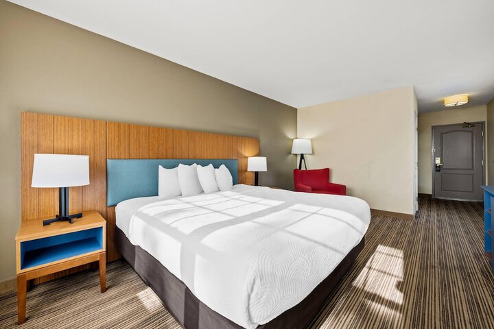 Country Inn & Suites by Radisson RED Wing, MN