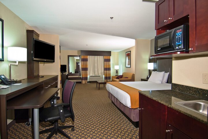 Room 19 of 32