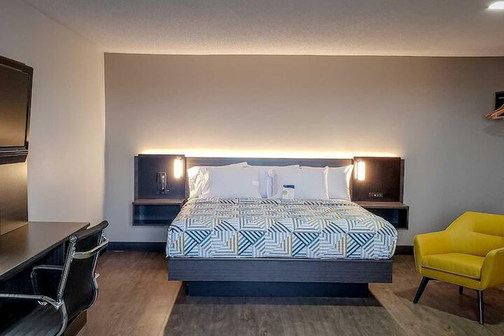 Motel 6 Kewanee IL