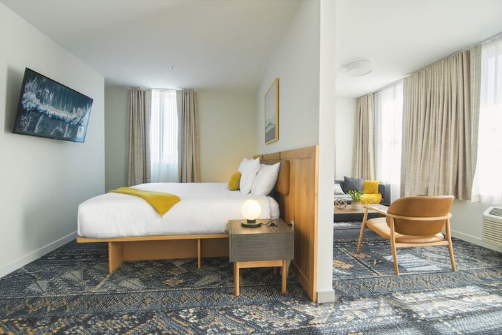 SaltLine Hotel