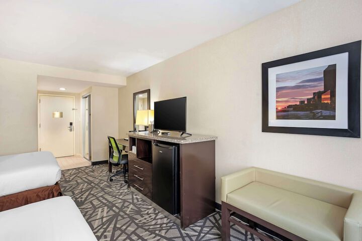 Room 13 of 31