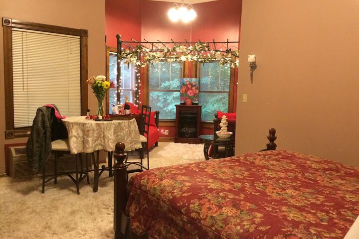Spruce Hill Inn and Cottages