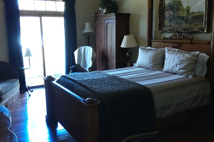 Inntiquity a Country Inn