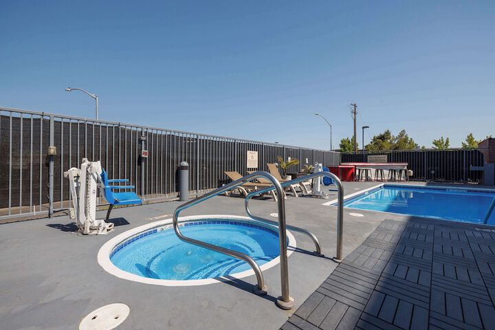 Sundeck 110 of 112