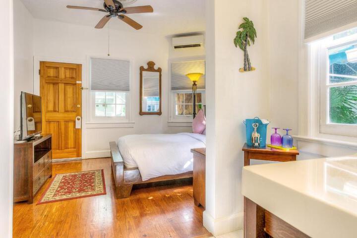 Key West Harbor Inn - Adults Only