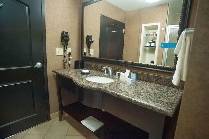 Hampton Inn & Suites Palestine