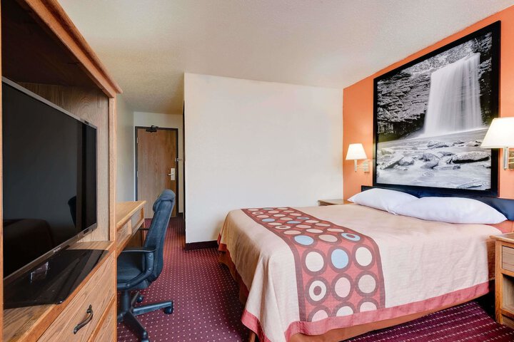 Room 11 of 15