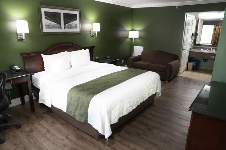 Room 15 of 32