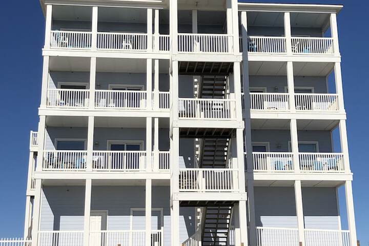 Beachgate CondoSuites and Oceanfront Resort