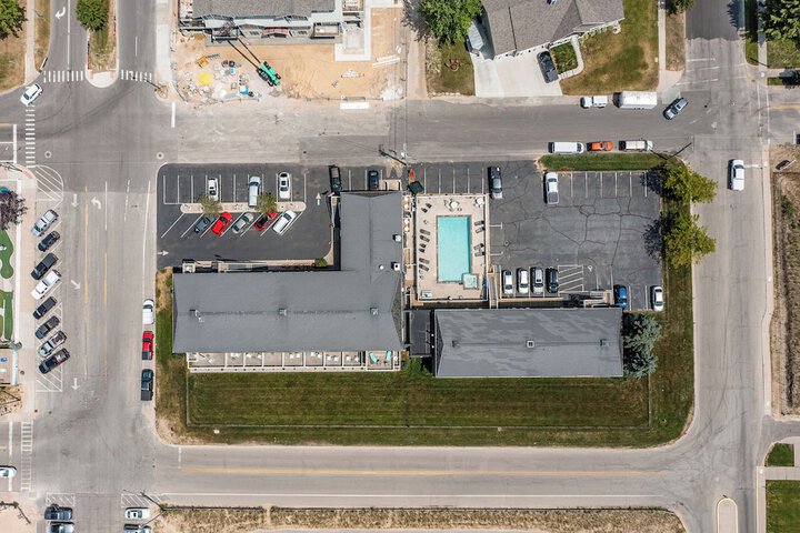 Snyders Shoreline Inn