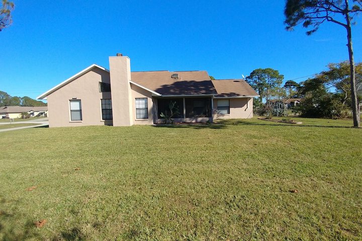 Avis House