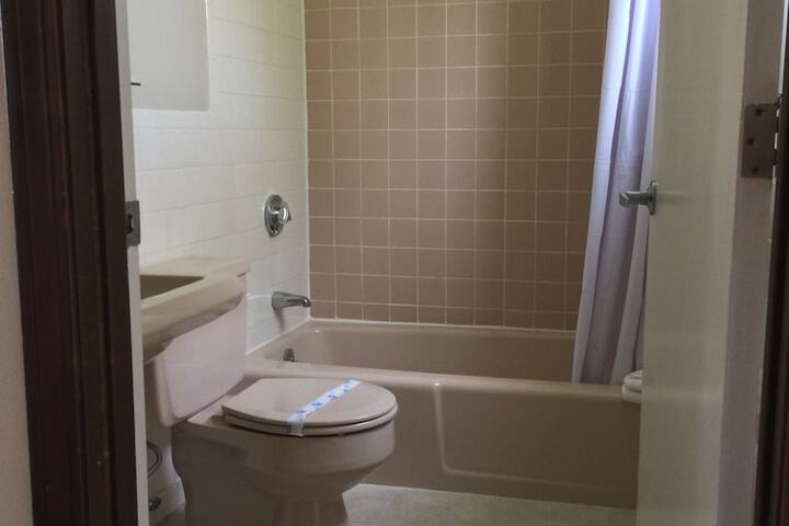Holiday Hill Inn & Suites