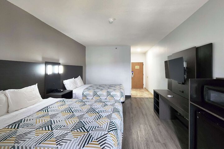 Room 13 of 32