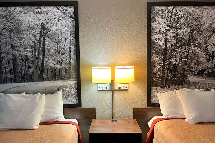 Room 7 of 25