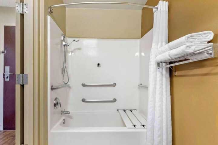 Studio 6 Extended Stay Chicago Vernon Hills Lincolnshire IL