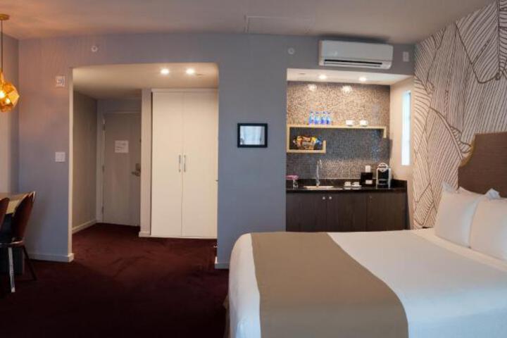L Hotel
