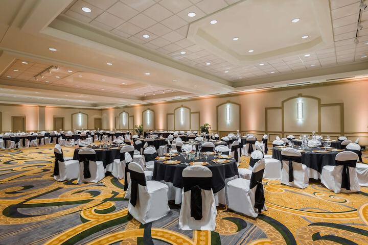 Hilton Indianapolis Hotel & Suites