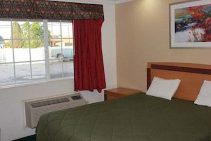 Holiday Lodge